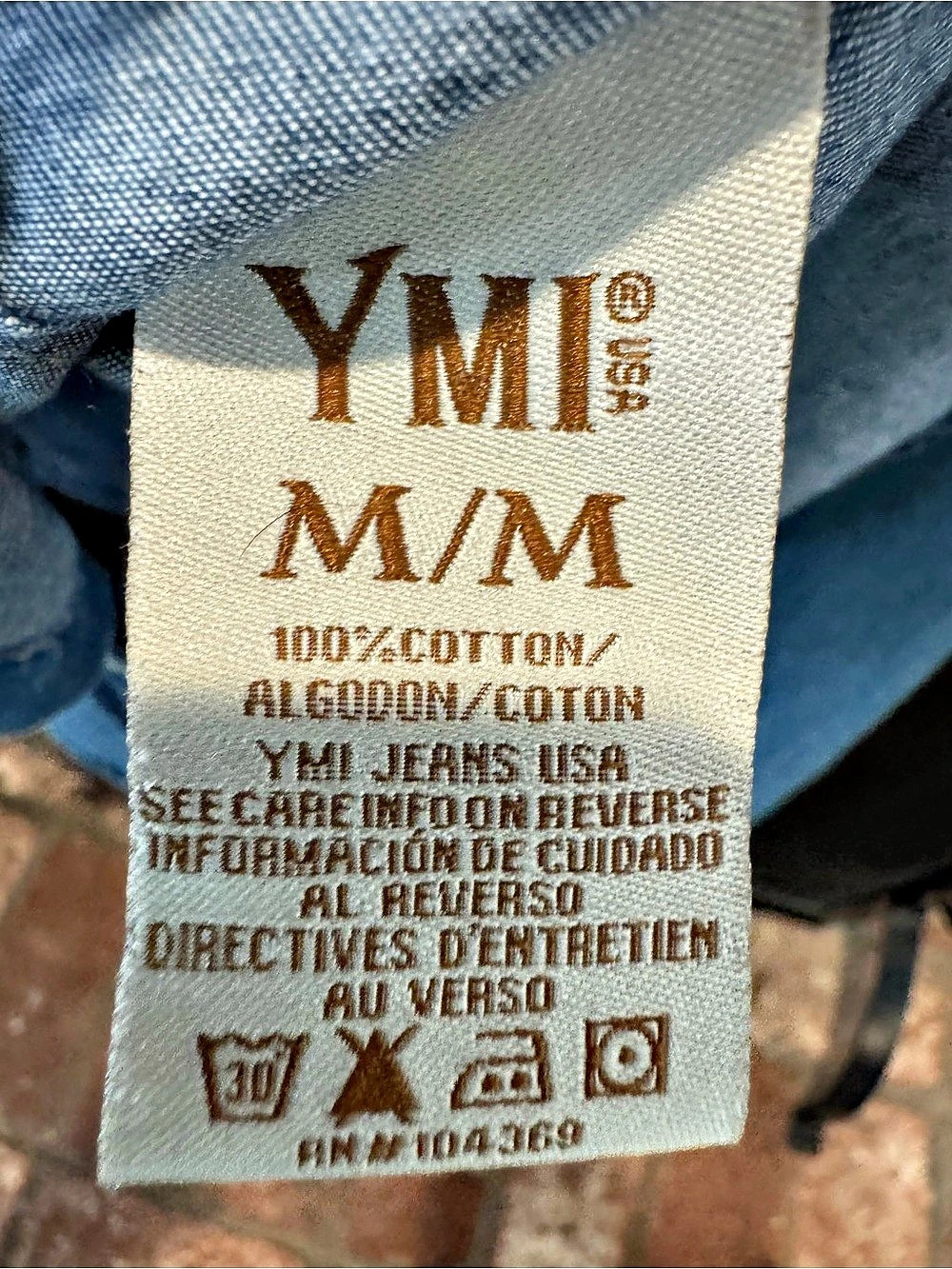 YMI Jeans Chambray Denim Pearl Snap Button Down Shirt 100% Cotton M - Picture 9 of 9